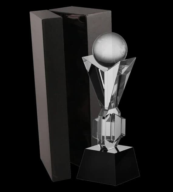 Stakleni trofej gravirani s etuijem + ispuna bojom